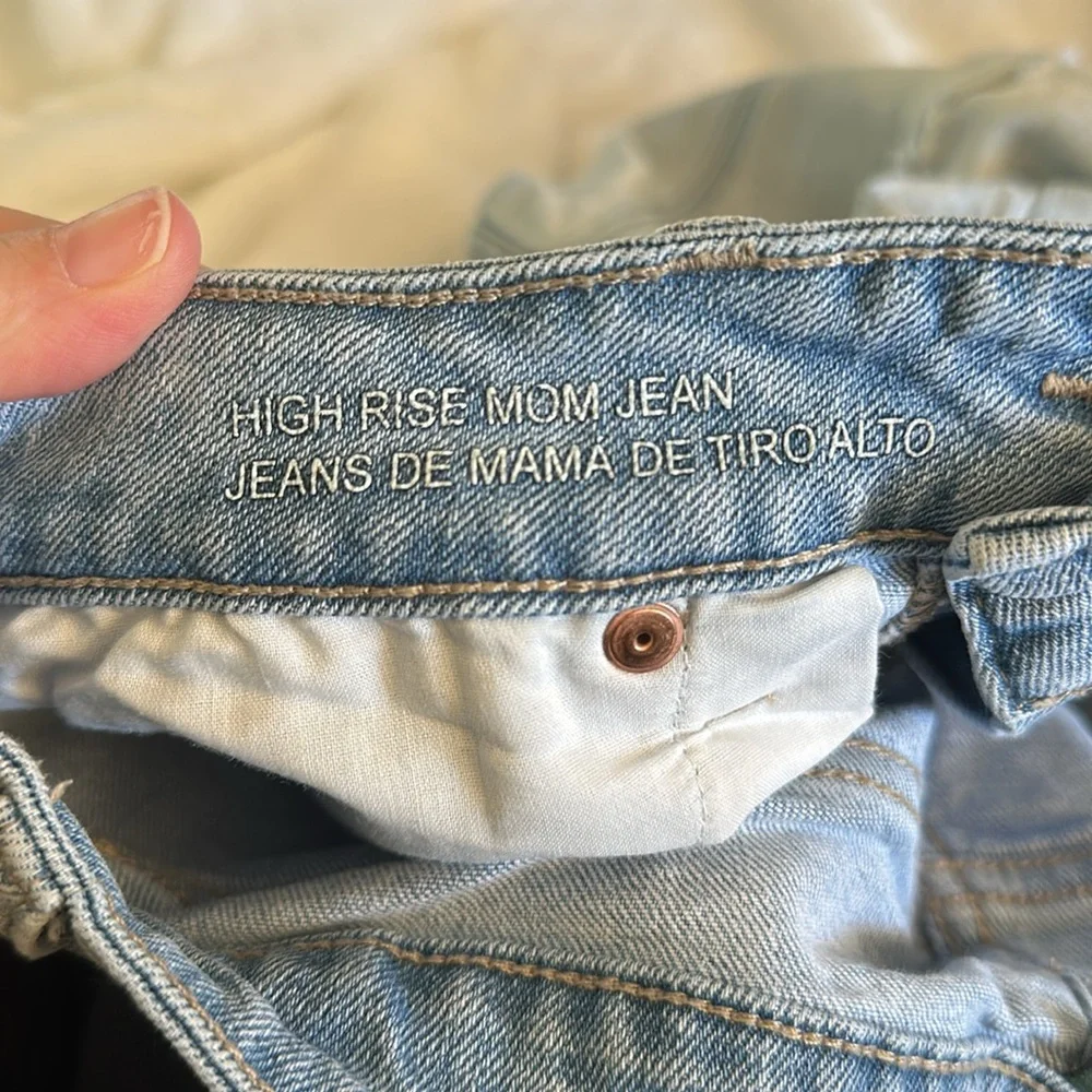 Distressed denim - Picture 3 of 3